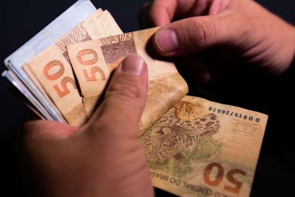 Salário mínimo de 2021, R$ 1.100, está em vigor - ACMinas