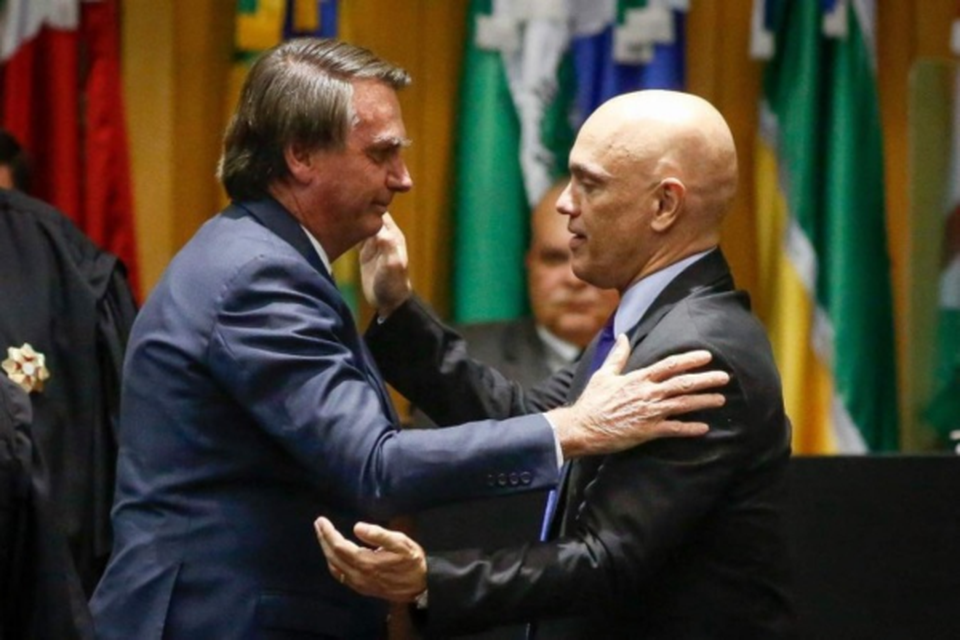 Bolsonaro est com o passaporte apreendido pela Justia (Crdito: AFP)