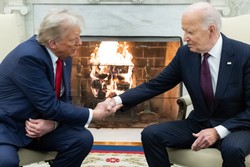 Trump retorna  Casa Branca para reunio com Biden (foto: SAUL LOEB/AFP)