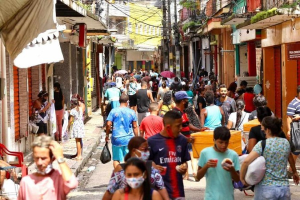 Comrcio no centro do Recife: consumo em alta  um dos fatores para crescimento econmico nordestino (Crdito: Ed Machado/Diario de Pernambuco)