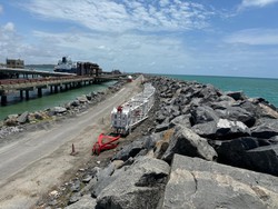 Porto de Suape: obras da 4 etapa de recuperao do molhe so iniciadas (Foto: Sdec/Suape)