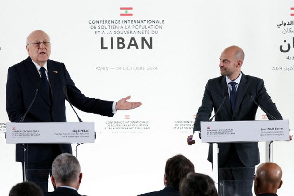 O primeiro-ministro do Lbano fala ao lado do ministro das Relaes Exteriores da Frana aps conferncia de ajuda internacional em apoio ao Lbano (Foto: ALAIN JOCARD / AFP)