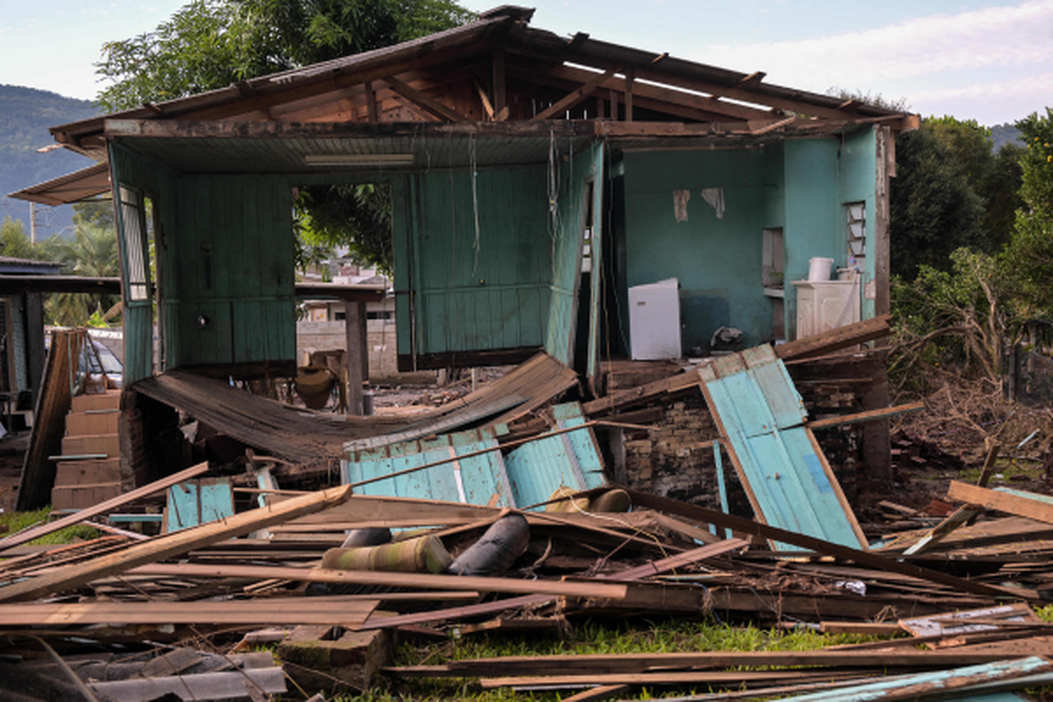 Vista de uma casa destruda aps enchente em Encantado, Rio Grande do Sul (Crdito: NELSON ALMEIDA / AFP)