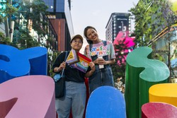 Rei da Tailndia promulga lei sobre o casamento homossexual (Chanakarn Laosarakham / AFP)