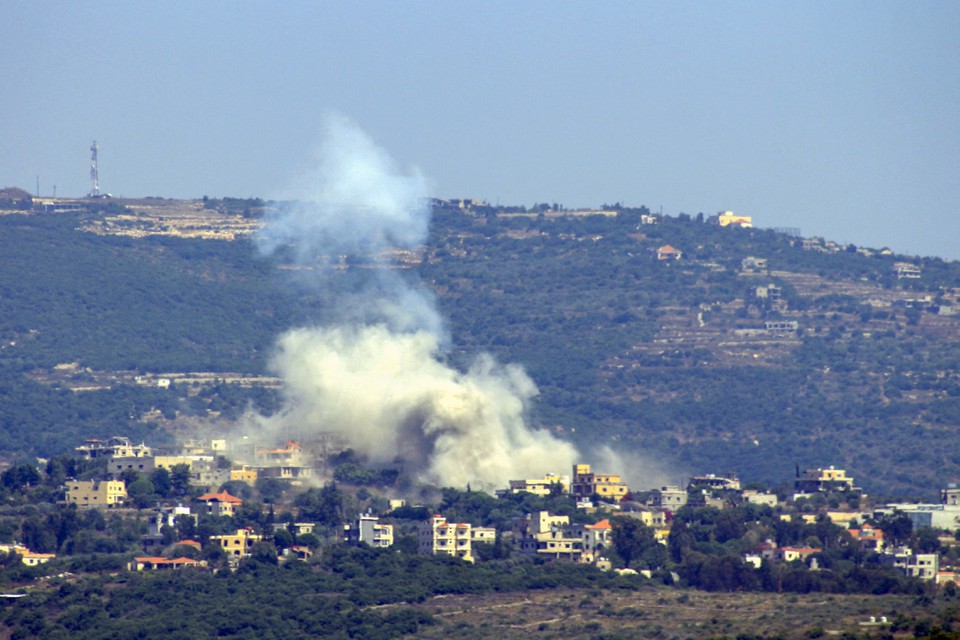 Foram disparados 100 foguetes contra duas posies israelenses (foto: Kawnat HAJU / AFP)