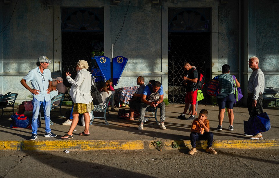 
As aulas foram suspensas em todo o pas at segunda-feira (21) (foto: Antonio LEVI / AFP)