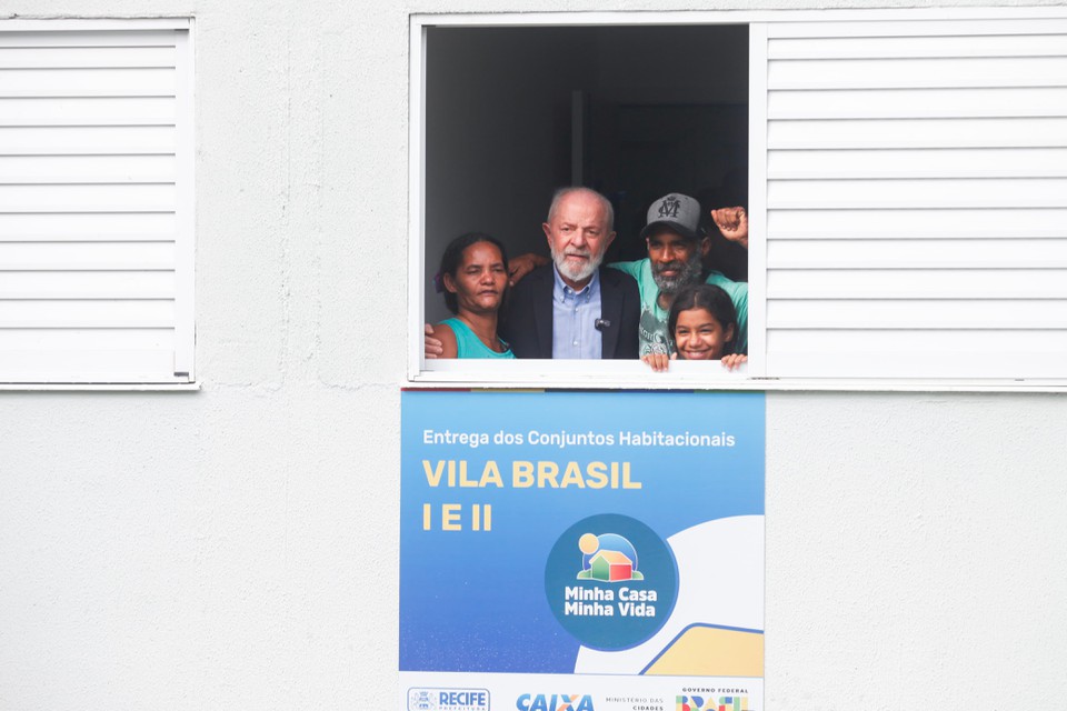 Lula durante entrega de moradias no Recife (Sandy James/DP)