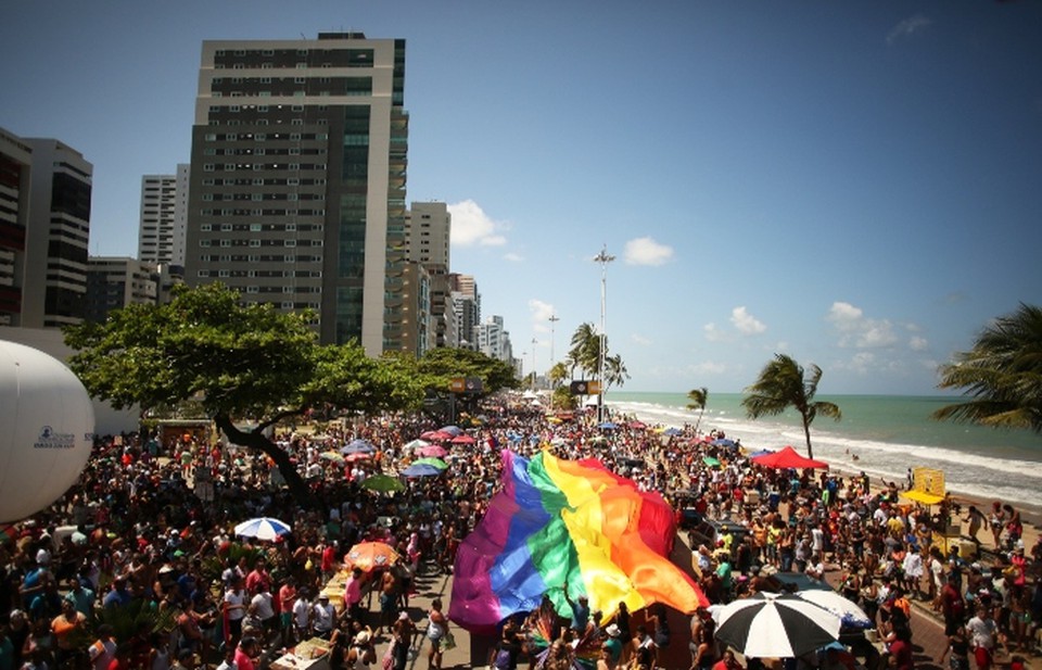 O evento, promovido pelo Frum LGBT Pernambuco, ter concentrao no Parque Dona Lindu s 8h, com a sada dos trios eltricos na avenida Boa Viagem prevista para s 13h (Foto: Hesiodo Goes/Arquivo DP Foto)