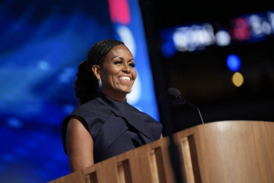 Michelle Obama participou da Coveno Nacional Democrata e criticou Donald Trump (Crdito: ANDREW HARNIK / GETTY IMAGES NORTH AMERICA / GETTY IMAGES VIA AFP))