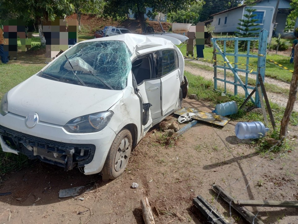 De acordo com a PRF o acidente aconteceu por volta das 7h desta tera-feira (26) (Foto: Divulgao PRF)