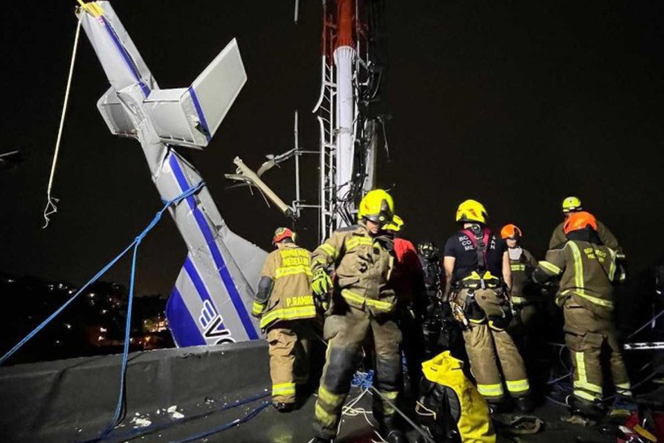 Um vdeo que circula nas redes sociais mostra o momento em que a aeronave levanta voo e rapidamente comea a cair (Foto: Divulgao/Departamento Administrativo de Gesto de Risco de Desastres (DAGRD) de Medelln)