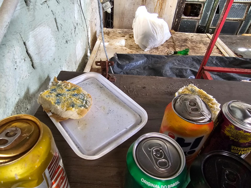 Biscoito comido pela criana estava em cima de prateleira perto de outros produtos (Foto: Cortesia)