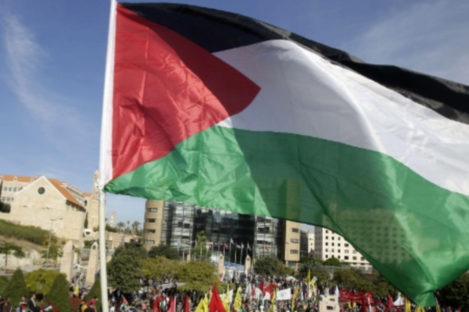 Bandeira da Palestina prximo da sede da ONU (Crdito: JOSEPH EID/AFP)