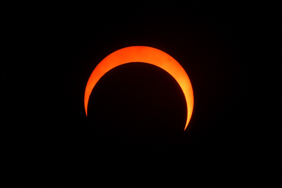 Eclipse anular em Puerto San Julian, na Argentina  (foto: JUAN MABROMATA / AFP)