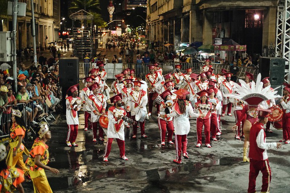 Escolas de samba do Recife desfilaram no Centro  (Foto: Prefeitura do Recife/divulgao )