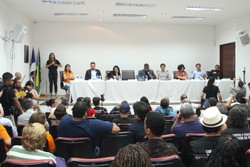 Crticas a ausncia de Joo, poucas propostas e clima morno: veja como foi o primeiro debate  prefeitura do Recife, na UFPE (foto: Priscilla Melo/DP )