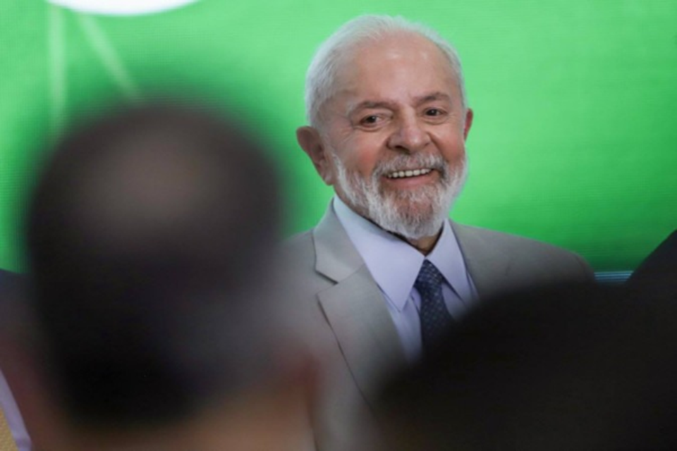 Lula falou brevemente com jornalistas no Palcio do Planalto na manh desta quinta-feira (23/5) e comentou medida que deve taxar compras internacionais (Crdito: Jodson Alves/Agncia Brasil)