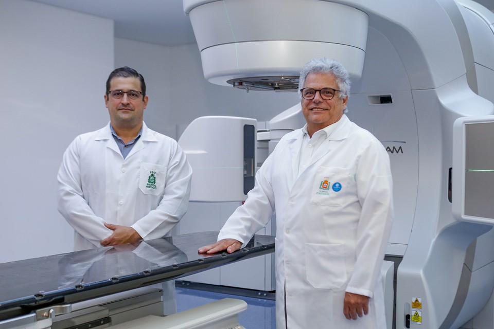 Noel Loureiro, diretor mdico do RHP, e Ernesto Roesler, responsvel pelo servio de radioterapia
 (Rafael Vieira/DP )