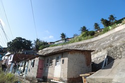 Obras de conteno de encostas so realizadas no Crrego do Jenipapo (Foto: Hlia Scheppa/Prefeitura do Recife)