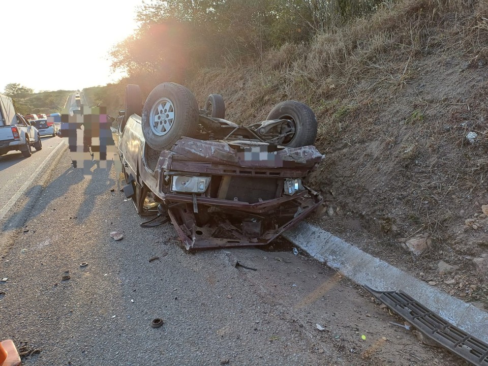 O motoristas realizaram o teste do bafmetro e o resultado foi normal (Foto: PRF)