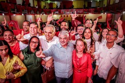 Frente Brasil da Esperana inicia convenes e lana candidatura de Odacy Amorim  prefeitura de Petrolina (Foto: Lisandra Carvalho Divulgao)