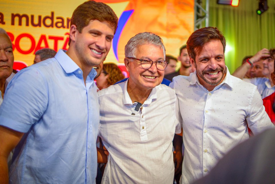 Joo Campos e Elias Gomes participaram de ato com Arruda (Foto: Divulgao)