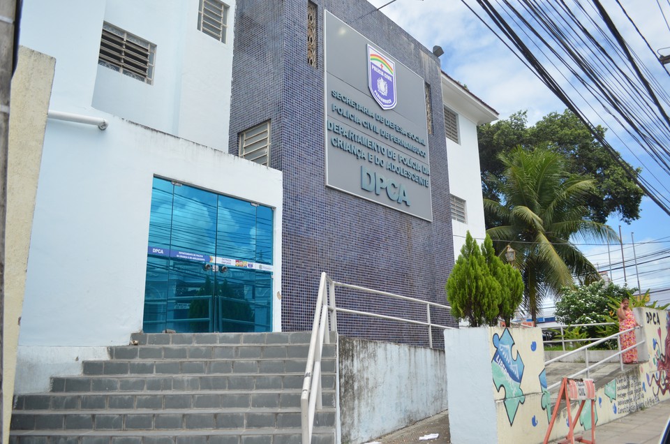 Menino foi levado para o Departamento de Polcia da Criana e do Adolescente (DPCA)  (Foto: Reproduo)