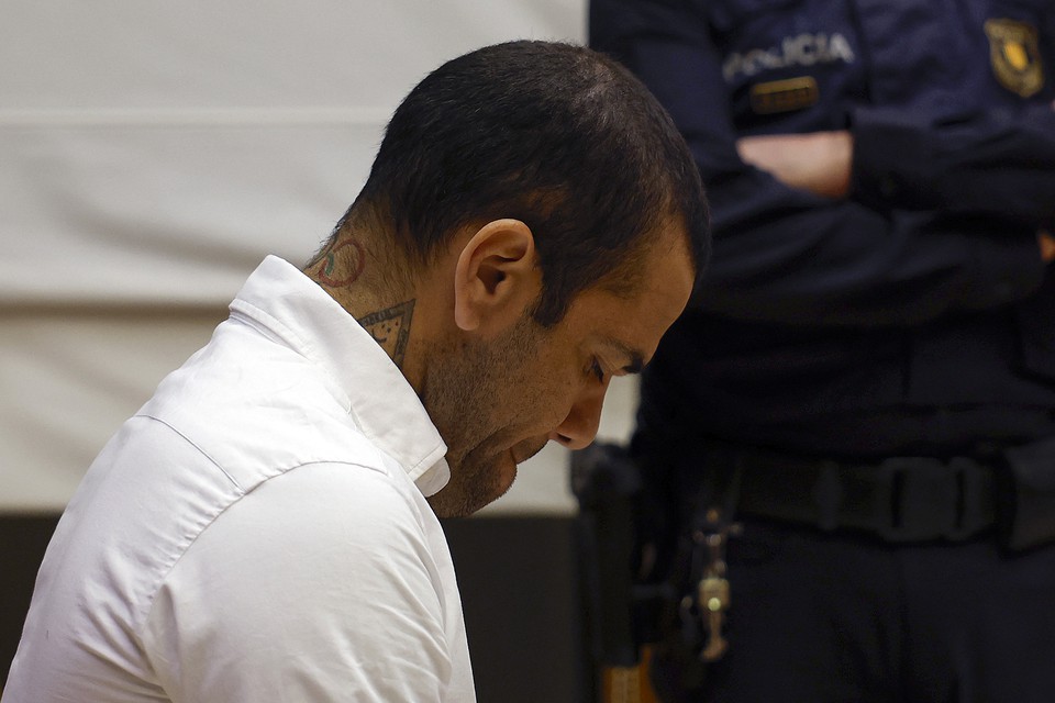 Julgamento de Daniel Alves comeou nesta segunda-feira (05) (Foto: ALBERTO ESTVEZ / POOL / AFP
)