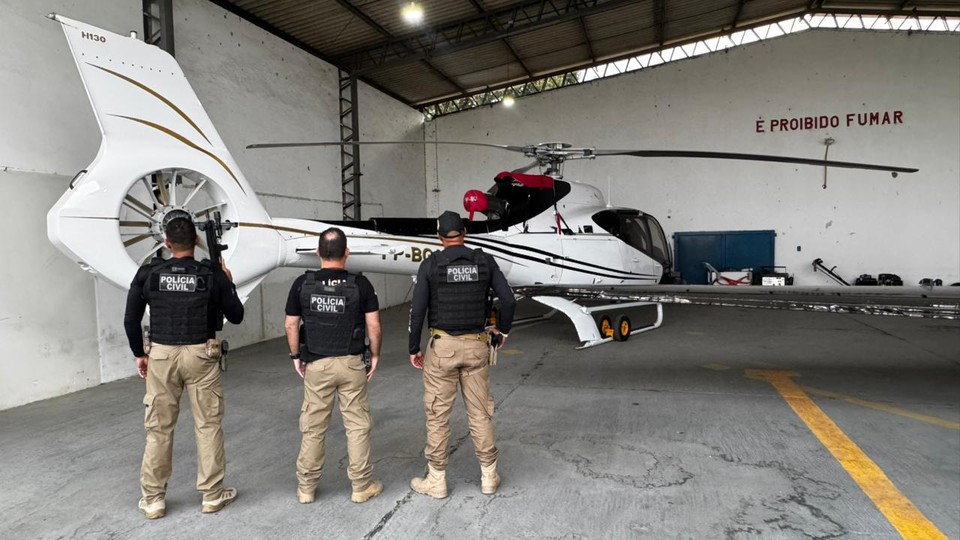 Helicptero foi apreendido em ao que resultou na captura da influencer Deolane Bezerrra  (Foto: Polcia Civil)