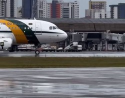 Chegada do avio trazendo Lula ao Recife