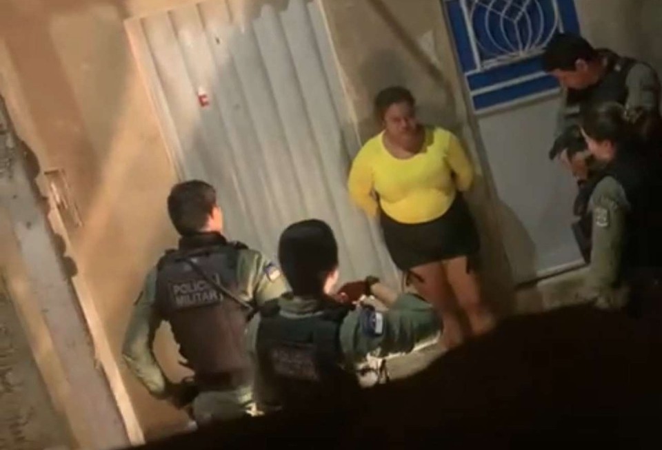 Quando os policiais militares chegaram na residncia, prenderam a suspeita em flagrante (Foto: Reproduo/Whatsapp)