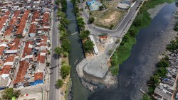 A Ponte do Arruda ser erguida em concreto armado nas fundaes e em estrutura metlica na superestrutura, medindo 36 m de comprimento por 14m de largura, com duas faixas de rolamento totalizando 7m, ciclovia ao lado do rio Beberibe e 5m de caladas