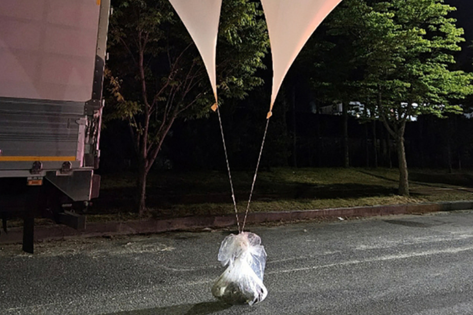 Esta foto de folheto tirada pelo Ministrio da Defesa da Coreia do Sul entre a noite de 28 e 29 de maio (Crdito: HANDOUT / SOUTH KOREAN DEFENCE MINISTRY / AFP)