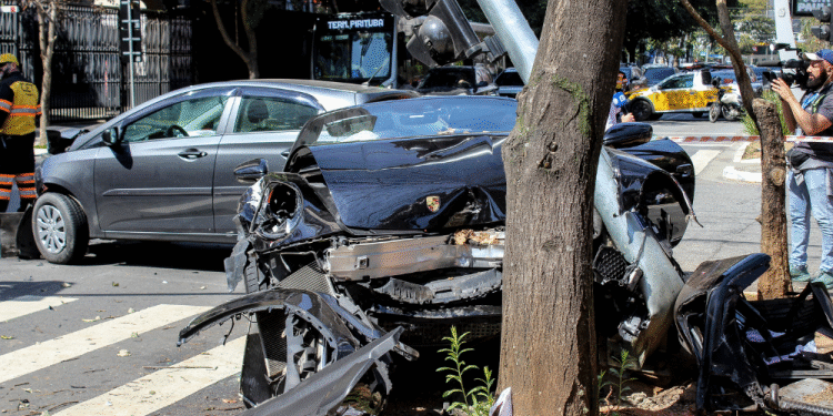 Renomado apresentador interrompeu programação para informar prisão de famoso