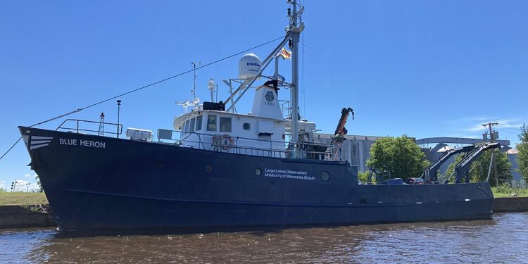 Substância misteriosa é encontrada em navio dos EUA