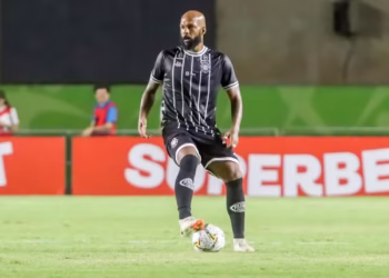 Esposa de renomado jogador termina casamento e expõe tudo nas redes sociais