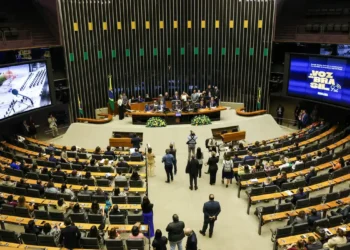Lei do trabalho aos domingos e feriados pode ter mudança novamente