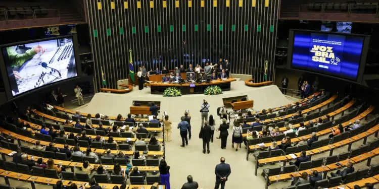 Lei do trabalho aos domingos e feriados pode ter mudança novamente