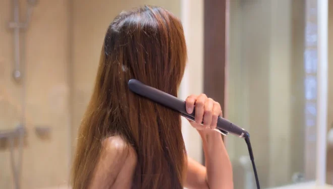 Nova fórmula secreta e feita em casa substitui progressiva e alisa cabelo feminino