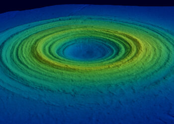 Cratera submarina desafia explicações científicas há 20 anos