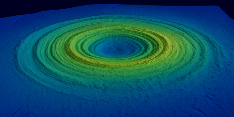 Cratera submarina desafia explicações científicas há 20 anos