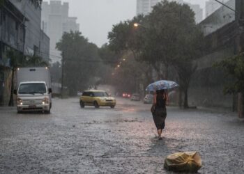 Chuva chegou com tudo e assustou 8 estados do Brasil
