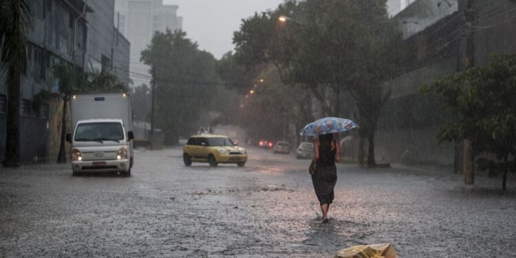 Chuva chegou com tudo e assustou 8 estados do Brasil