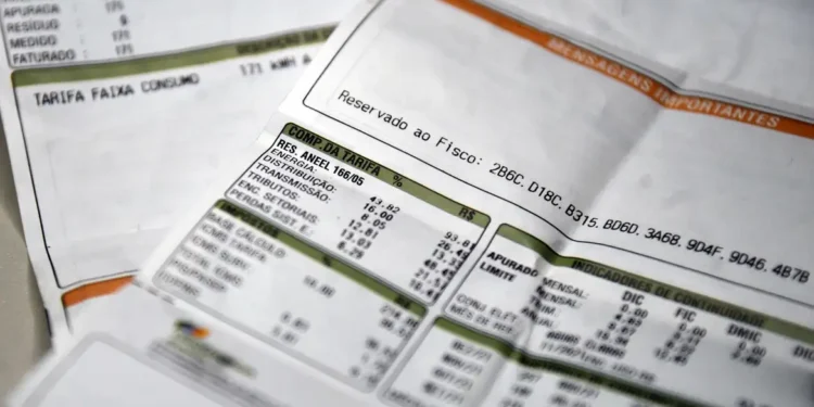 Reajuste absurdo nas contas de luz vai assustar brasileiros