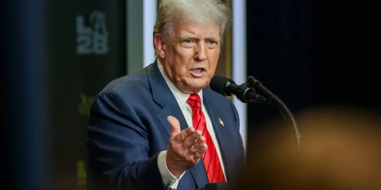 Trump reinstitui tarifas enquanto China amplia fatia do comércio