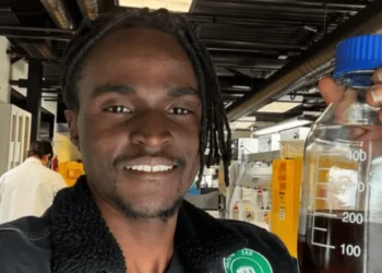 Jovem que transformou plástico em gasolina some da internet