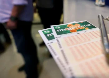 Brasileiros podem receber fortuna milionária da Caixa neste sábado