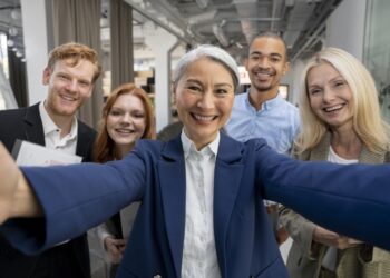 Trabalhadores 60+ dobram participação no mercado de trabalho