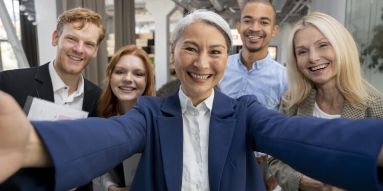Trabalhadores 60+ dobram participação no mercado de trabalho