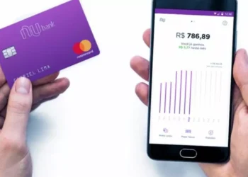 Nubank envia alerta aos clientes que não pagaram fatura